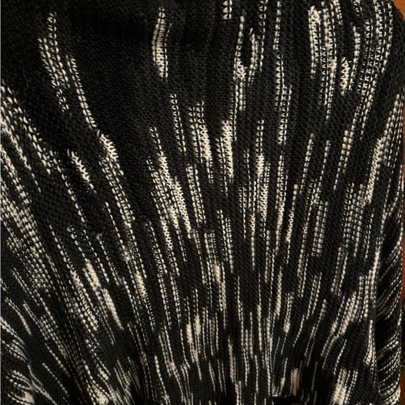 LuLaRoe Mimi Poncho Limited Edition - Picture 5 of 6